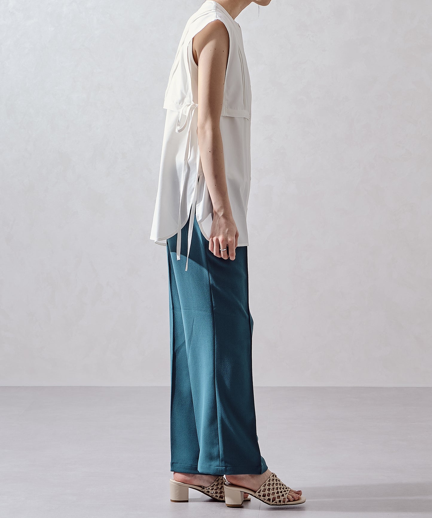 エプロンカラーノースリブラウス/AC1035