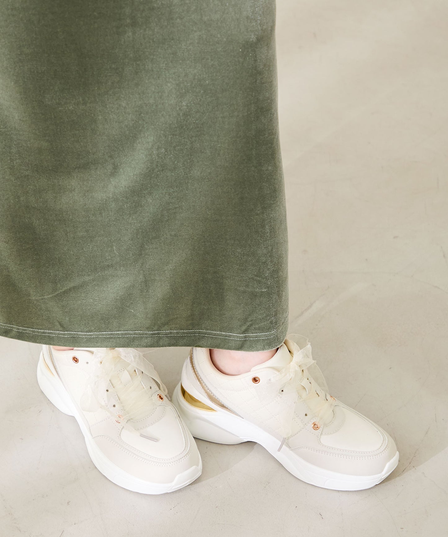 ヒールアップメタリックパーツスニーカー/OT3761