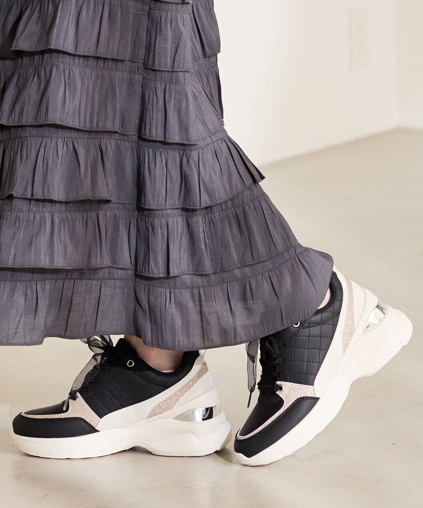 ヒールアップメタリックパーツスニーカー/OT3761