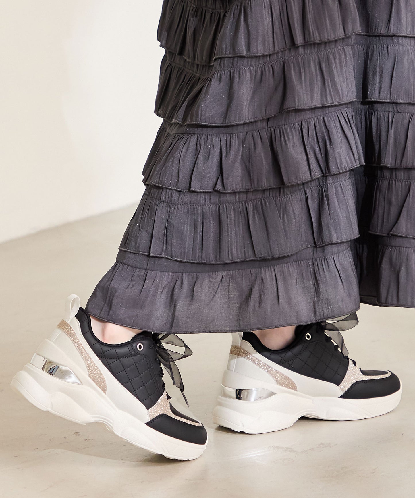 ヒールアップメタリックパーツスニーカー/OT3761