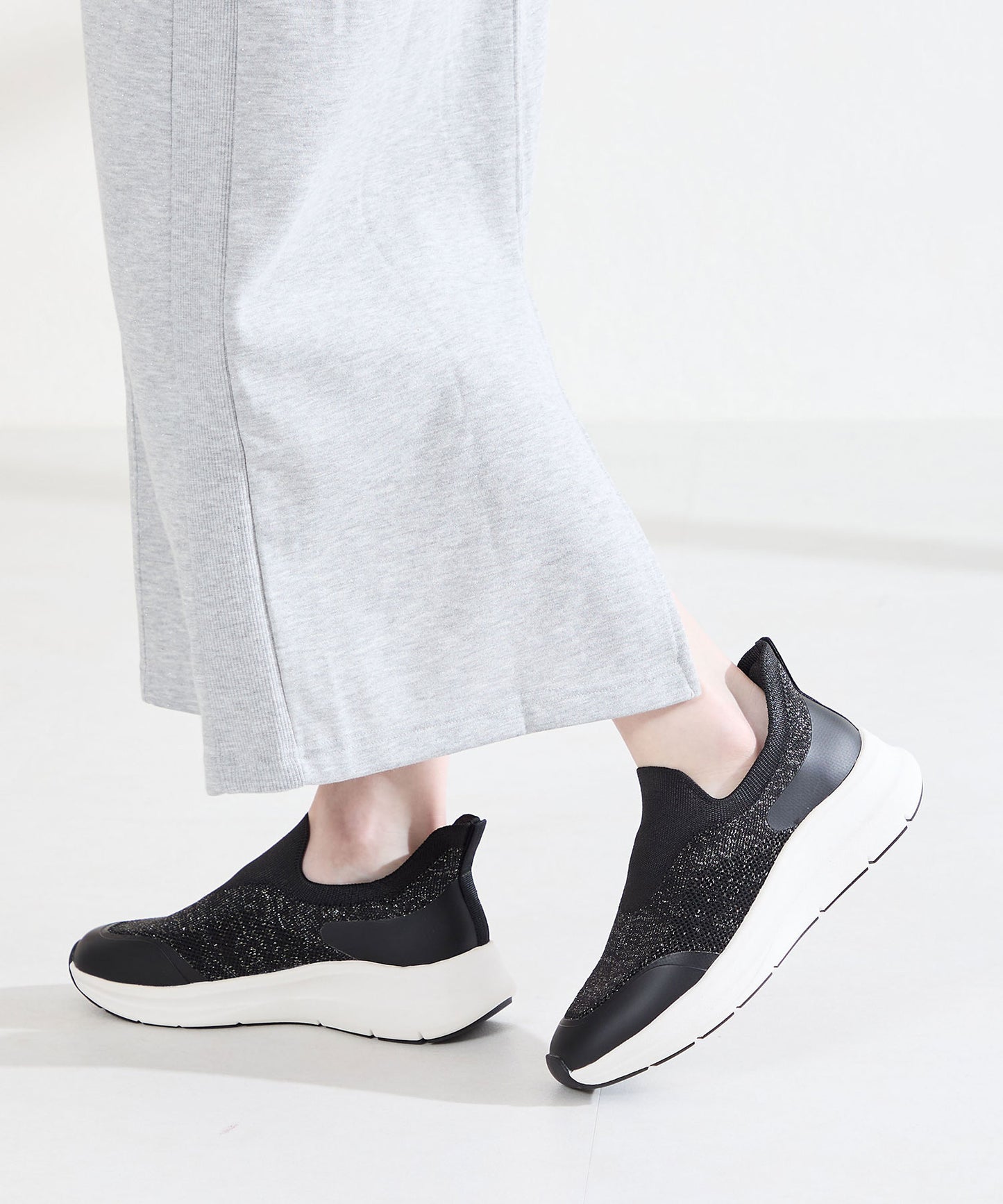 【TVCM放映中/瞬間フィット】ニット防水スニーカー/OT3799