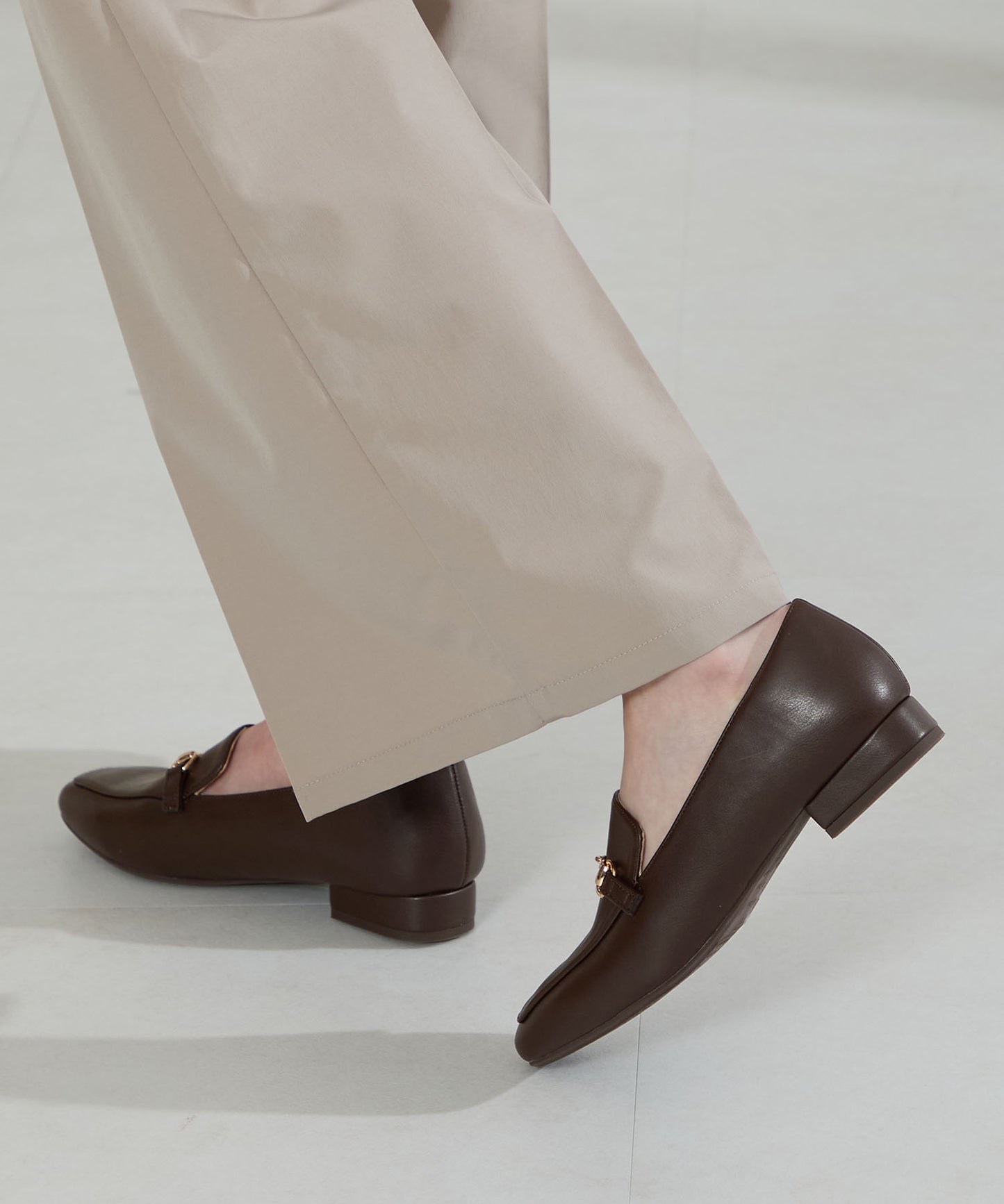 【跳べるパンプス】スクエアトゥビットモチーフローファー/跳べるパンプスシリーズ累計150万足突破/R-3210