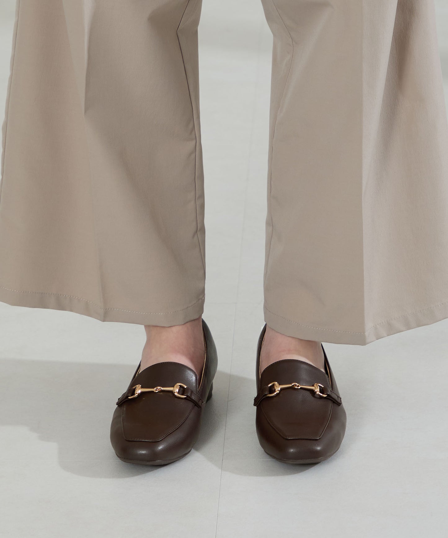 【跳べるパンプス】スクエアトゥビットモチーフローファー/跳べるパンプスシリーズ累計150万足突破/R-3210